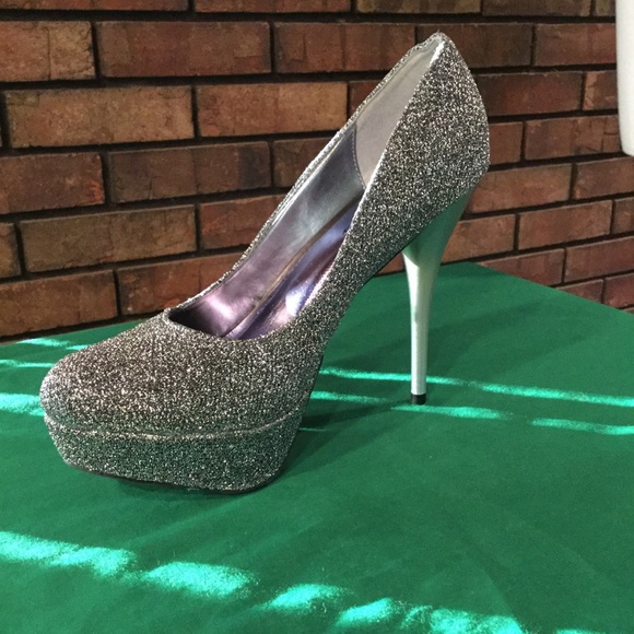 Shoes - Picture 2 of 2